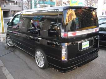 2004 Nissan Elgrand Pics