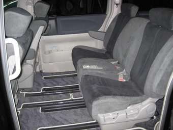 2004 Nissan Elgrand Photos