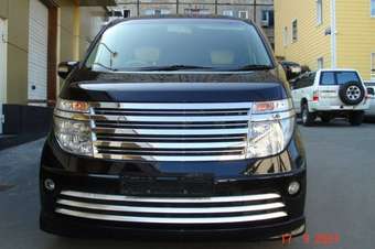 2004 Nissan Elgrand Pictures