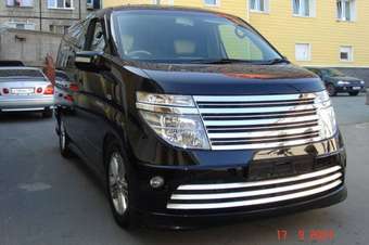 2004 Nissan Elgrand Photos