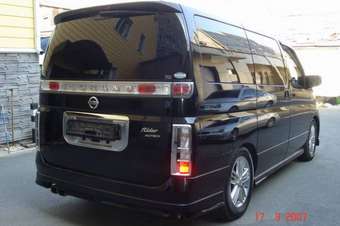 2004 Nissan Elgrand Photos