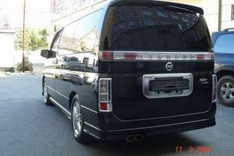 2004 Nissan Elgrand Photos