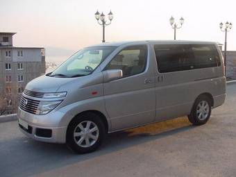 2004 Nissan Elgrand Photos