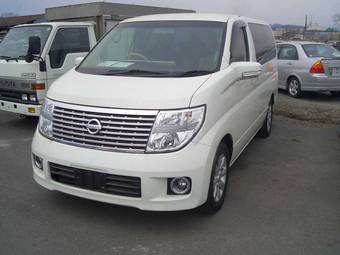 2004 Nissan Elgrand Pictures