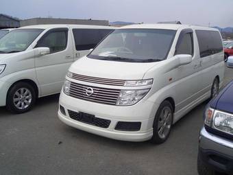 2004 Nissan Elgrand Photos