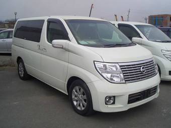 2004 Nissan Elgrand Photos