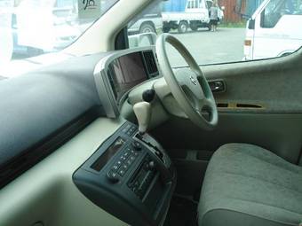 2004 Nissan Elgrand Photos