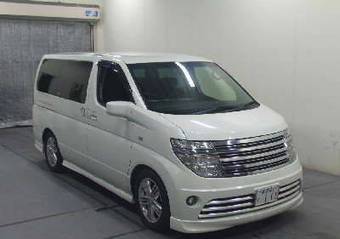 2004 Nissan Elgrand Photos