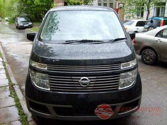 2004 Nissan Elgrand Photos