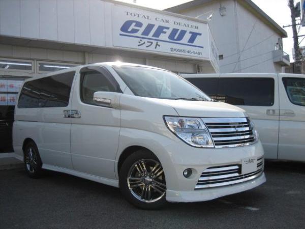 2005 Nissan Elgrand Photos