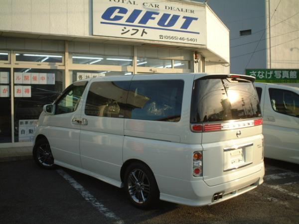 2005 Nissan Elgrand Pictures