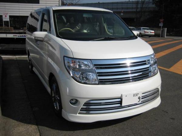 2005 Nissan Elgrand Photos