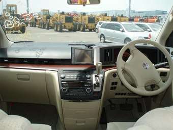 2005 Nissan Elgrand Pictures