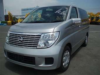 2005 Nissan Elgrand Pictures