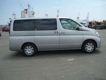 2005 Nissan Elgrand Photos