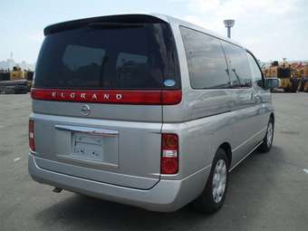 2005 Nissan Elgrand Photos