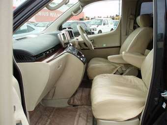 2005 Nissan Elgrand Pictures