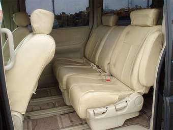 2005 Nissan Elgrand Photos