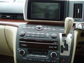 2005 Nissan Elgrand Pictures