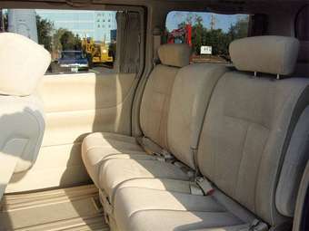 2005 Nissan Elgrand Photos