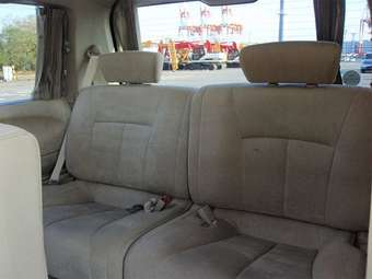 2005 Nissan Elgrand Photos