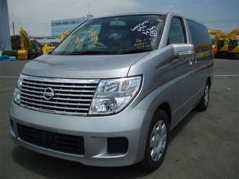 2005 Nissan Elgrand Pics