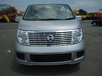 2005 Nissan Elgrand Photos