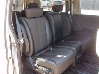 2005 Nissan Elgrand Images