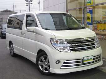 2005 Nissan Elgrand Photos