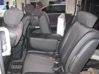 2005 Nissan Elgrand Photos