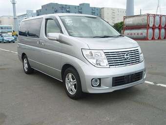 2005 Nissan Elgrand Pictures