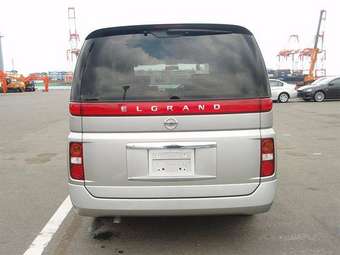 2005 Nissan Elgrand Photos