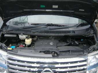 2005 Nissan Elgrand Photos