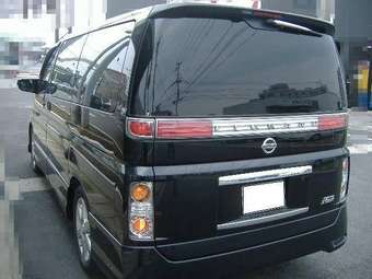 2005 Nissan Elgrand Photos