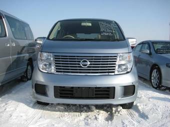 2005 Nissan Elgrand Photos