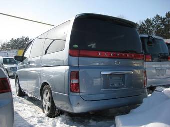 2005 Nissan Elgrand Photos