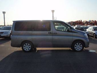 2005 Nissan Elgrand Photos