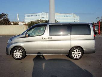 2005 Nissan Elgrand Photos