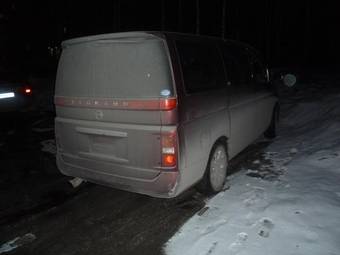 2005 Nissan Elgrand Photos