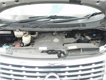 2005 Nissan Elgrand Photos