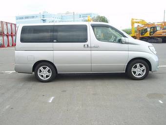 2005 Nissan Elgrand Photos