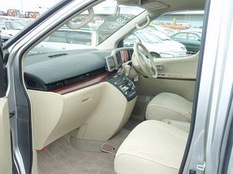 2005 Nissan Elgrand Images