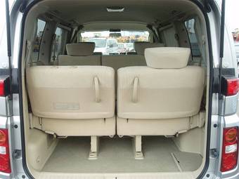 2005 Nissan Elgrand Pics