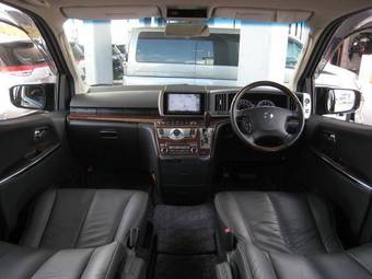 2007 Nissan Elgrand Photos