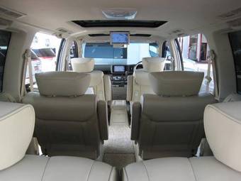 2008 Nissan Elgrand Photos