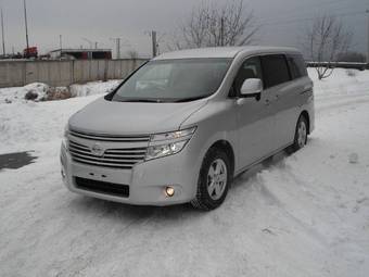 2010 Nissan Elgrand Photos