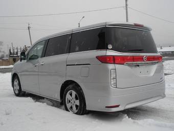 2010 Nissan Elgrand Images