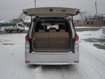 2010 Nissan Elgrand Pictures