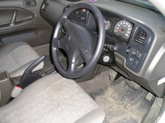 2000 Nissan Expert