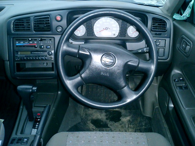 2000 Nissan Expert Pics